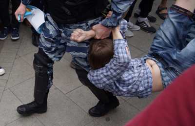 Задержание школьника на митинге 12 июня
